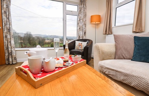 Ystrad Meurig Cabaña | GWYNANT, pet friendly, with a garden in Pontrhydfendigaid