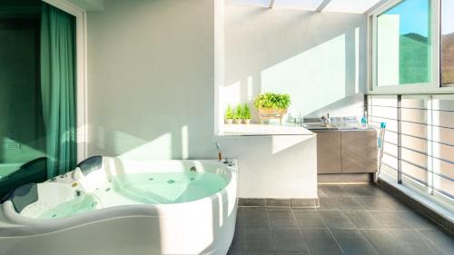 Gyeongju Casa | Gyeongju Modern Pool Villa