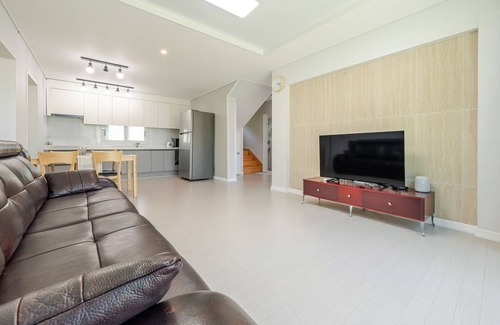 Gyeongju Casa | Gyeongju Sunflower Private Cottage