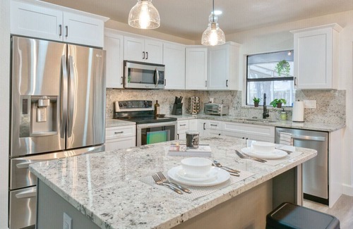 Bloomingdale Casa | Gym & Game Room | Modern SUNNY RETREAT