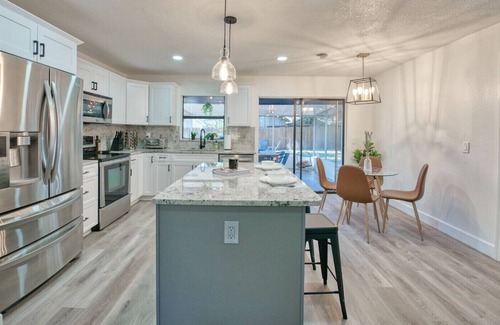 Bloomingdale Casa | Gym & Game Room | Modern SUNNY RETREAT