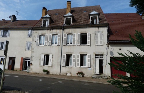Clairvaux-les-Lacs Apartamento | Apartamento GYPSI en casa de personajes