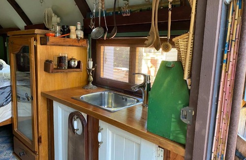 Furnissdale Otro | Gypsy Van Tiny House with Unique Outdoor Bathroom, WIFI & Firepit