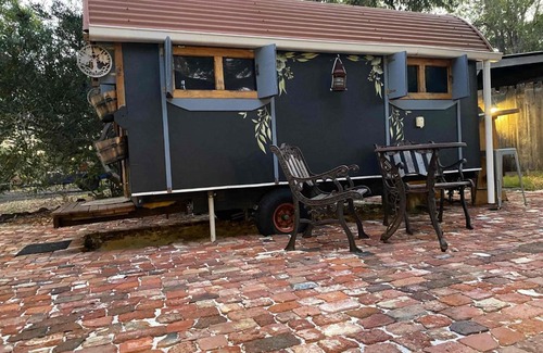 Furnissdale Otro | Gypsy Van Tiny House with Unique Outdoor Bathroom, WIFI & Firepit