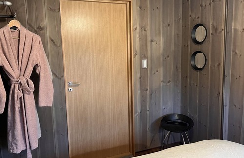 Tromso Apartamento | Håkøya Lodge - Scenic two Bedroom Apartment With
