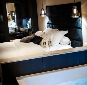 Saint Nicolas - Charles III - Ville vieille - Trois Maisons - Leopold Apartamento | Hédoné Suite de luxe et Spa privatif