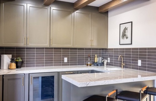 Laurel Lane Estates Casa | HÓZHÓ Sunnyside | Lazy River | Indoor Pickleball