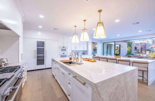 Laurel Lane Estates Casa | HÓZHÓ Sunnyside | Lazy River | Indoor Pickleball