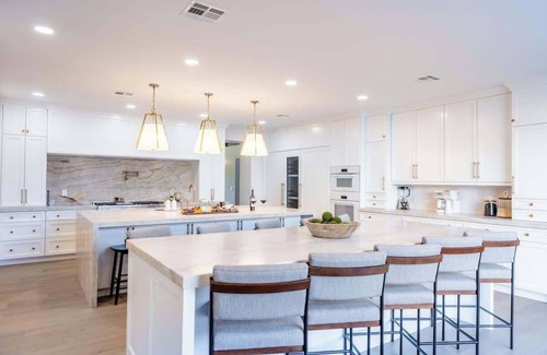 Laurel Lane Estates Casa | HÓZHÓ Sunnyside | Lazy River | Indoor Pickleball