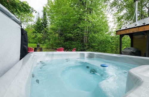 Saint-Tite-des-Caps Chalet De Esquí | Hôtel à la maison - CABAN 49, nature, forêt et spa