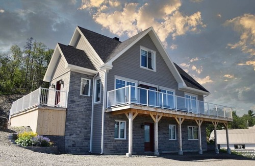 Isle aux Coudres Chalet De Esquí | Hôtel à la maison - La Maison du Nordet