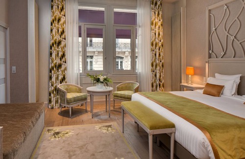 Champs-Elysees Hotel | Hôtel Château Frontenac
