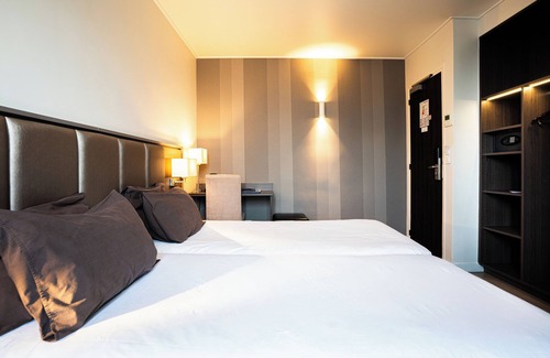 Quartier des Grandes-Carrieres Hotel | Hôtel de Flore - Montmartre