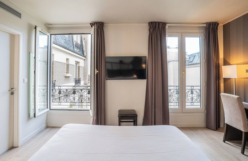 Quartier des Grandes-Carrieres Hotel | Hôtel de Flore - Montmartre