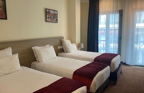 Algiers Hotel | Hôtel des beaux-arts