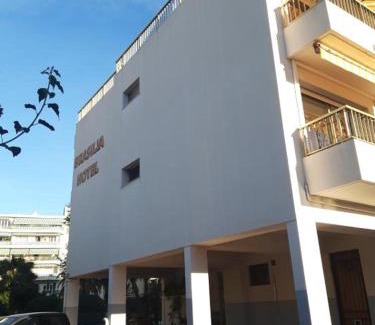 Cros-de-Cagnes Hotel | Hôtel Restaurant Brasilia