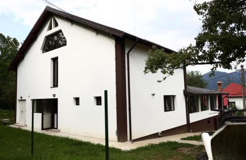 Oestii Paminteni Casa | Hățașul Bunicului