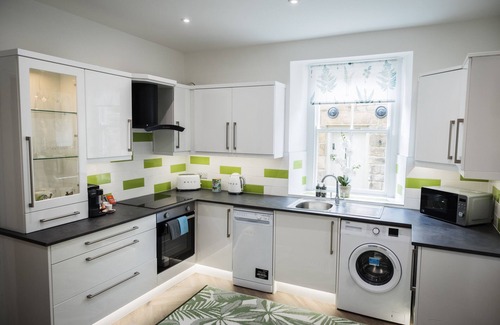 Staindrop Casa | Casa-Moderno-Baño con bañera