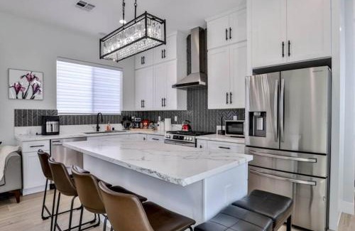 Westminster Casa | H&H New Built 2023 Hidden Gem Heart of OC 3 Queen Beds