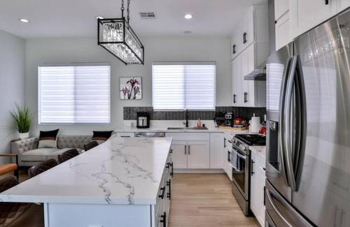 Westminster Casa | H&H New Built 2023 Hidden Gem Heart of OC 3 Queen Beds