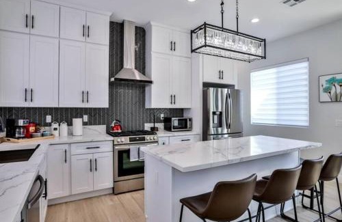 Westminster Casa | H&H New Built 2023 Hidden Gem Heart of OC 3 Queen Beds