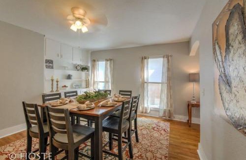 Central Colorado Springs Apartamento | *H NEW!* Centrally Located 3BDRM Traveler`s Home Near Downtown Colorado Springs