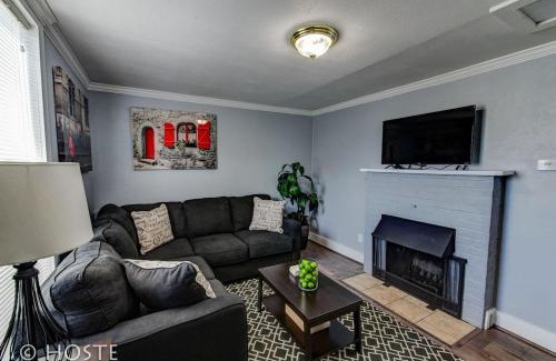 Central Colorado Springs Casa | *H* NEW! Downtown Cottage Newly Renovated! *