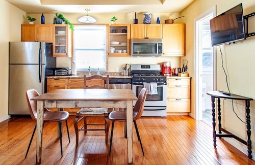 Stanton Park Casa | ✧ H St Sanctuary ✧ Capitol Hill Carriage House ✧