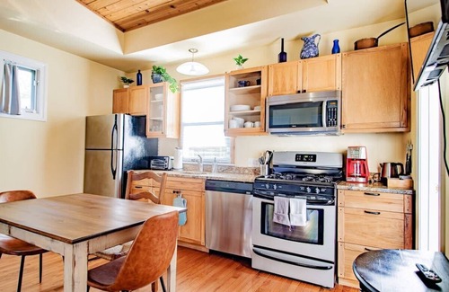 Stanton Park Casa | ✧ H St Sanctuary ✧ Capitol Hill Carriage House ✧