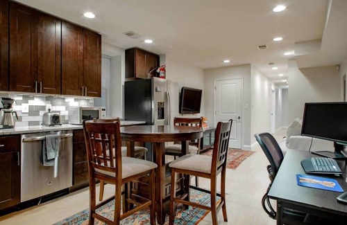 Stanton Park Casa | H St. Suite 2-BR / DC Streetcar / Union Station