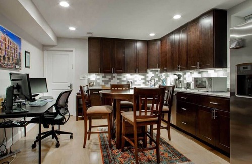 Stanton Park Casa | H St. Suite 2-BR / DC Streetcar / Union Station