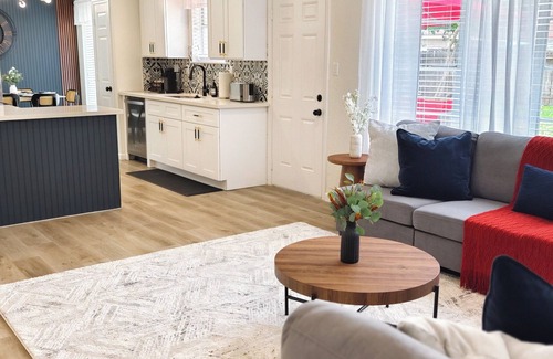Clodine Casa | H-Town Hideout :King Suite, 4 bedrooms close to attractions and restaurants