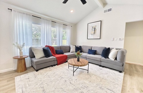 Clodine Casa | H-Town Hideout :King Suite, 4 bedrooms close to attractions and restaurants