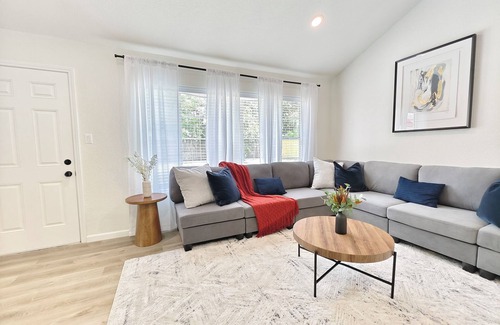 Clodine Casa | H-Town Hideout :King Suite, 4 bedrooms close to attractions and restaurants