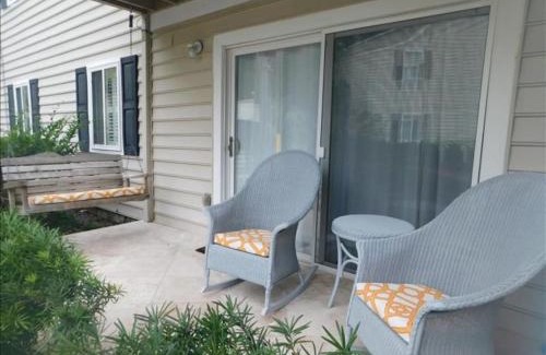 Demere Park Casa | H1 downstairs and comfy king and two twins really nice kitchen and baths