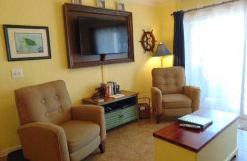 Demere Park Casa | H13 Ocean Walk Resort 2bdrm 2 bath downstairs great beds Great view and always a great breeze