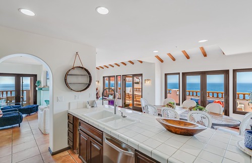 Avalon Condominio | Villa impecablemente decorada + balcón envolvente + vistas impresionantes