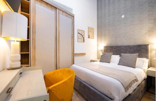 La Merced Apartamento | H2M Alamos Duplex, desk, dishwasher, oven, shower