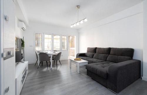 Perchel Norte Apartamento | H2M Marmoles 3 dormitorios & 2 baños con balcon