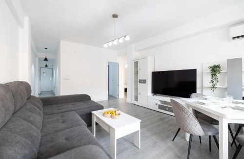 Perchel Norte Apartamento | H2M Marmoles 3 dormitorios & 2 baños con balcon