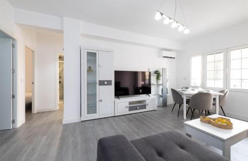 Perchel Norte Apartamento | H2M Marmoles 3 dormitorios & 2 baños con balcon
