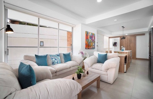 Granada Apartamento | H809 - Penthouse Living | 2 Balconies | Pool | Gym