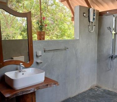 Habarana Chalet De Esquí | Habarana Chena Hut - Air conditioning Private Cabana with Balcony