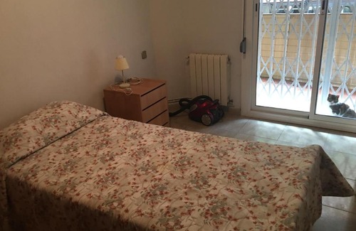 Santa Coloma de Gramenet Casa | Habitació solo para mujeres