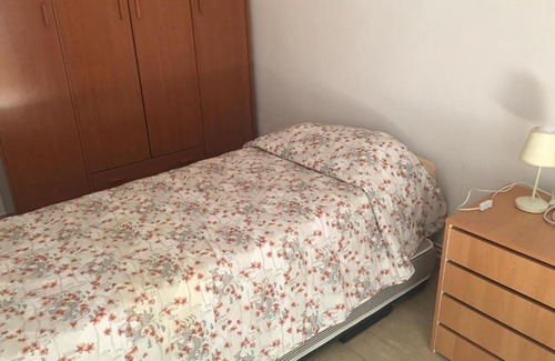 Santa Coloma de Gramenet Casa | Habitació solo para mujeres