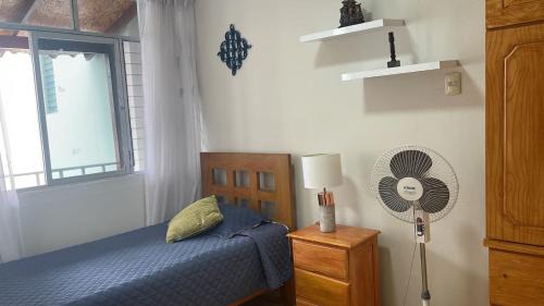 Santiago de Surco Casa | Habitación Alborada 2 con baño privado