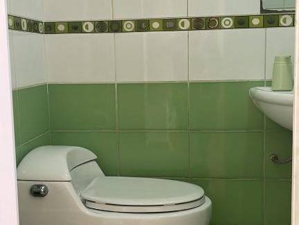 Santiago de Surco Casa | Habitación Alborada 2 con baño privado