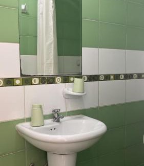 Santiago de Surco Casa | Habitación Alborada 2 con baño privado