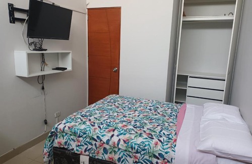 Santiago de Surco Casa | Habitación amoblada con entrada independiente en Surco