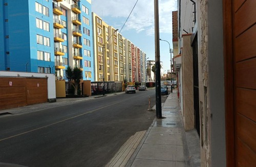 Santiago de Surco Casa | Habitación amoblada con entrada independiente en Surco